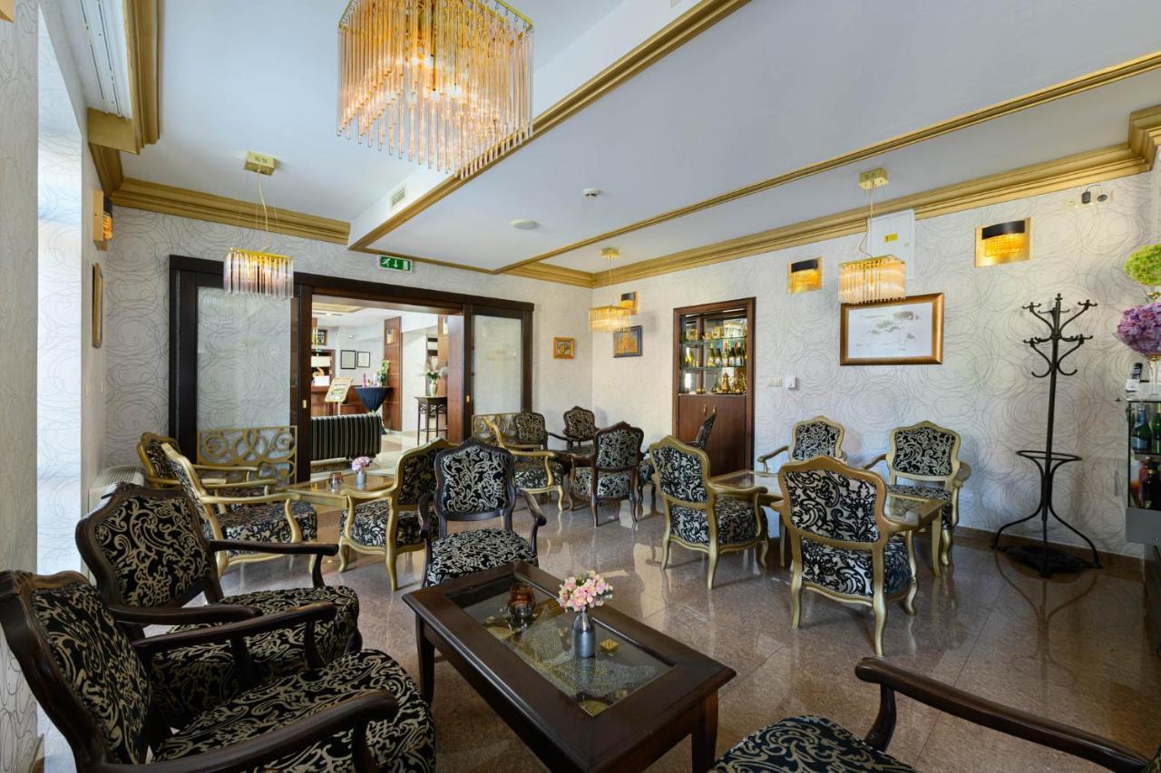 Hajdúszoboszló Hotel Aurum מראה חיצוני תמונה