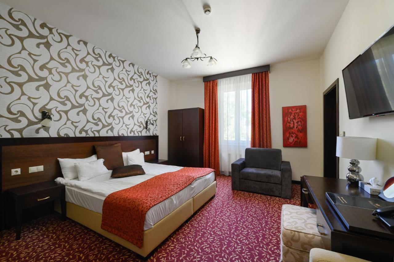 Hajdúszoboszló Hotel Aurum מראה חיצוני תמונה