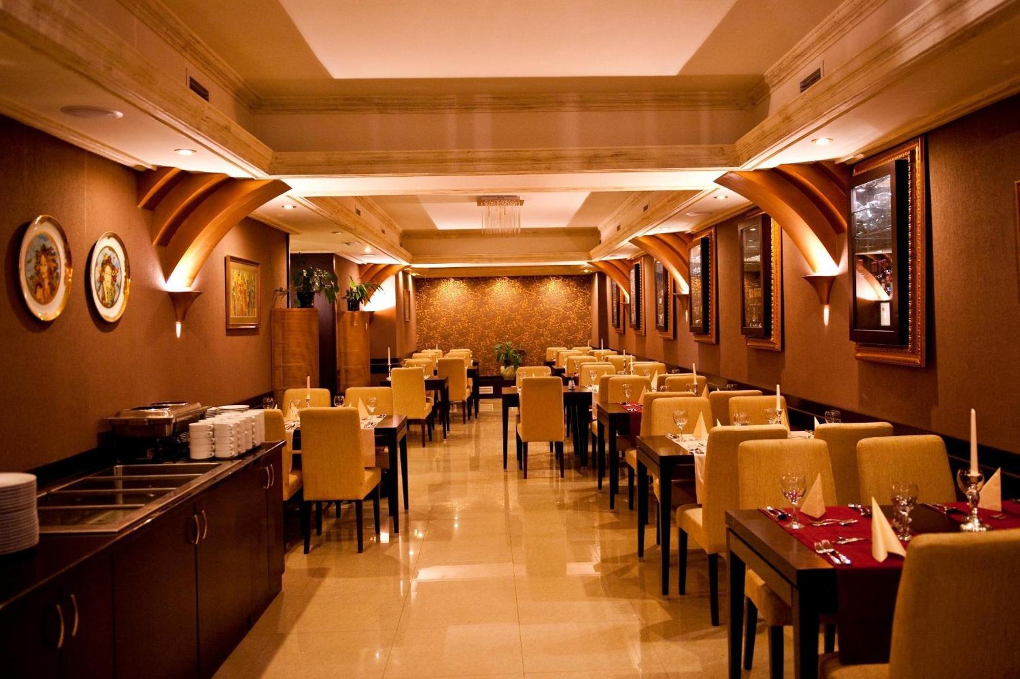 Hajdúszoboszló Hotel Aurum מראה חיצוני תמונה