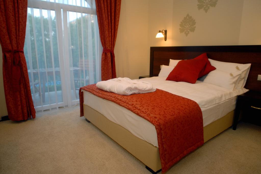 Hajdúszoboszló Hotel Aurum מראה חיצוני תמונה
