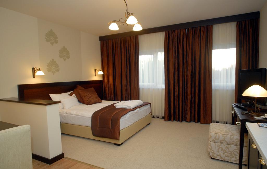 Hajdúszoboszló Hotel Aurum מראה חיצוני תמונה