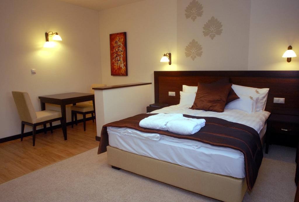 Hajdúszoboszló Hotel Aurum מראה חיצוני תמונה