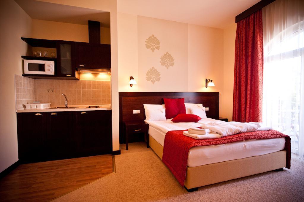 Hajdúszoboszló Hotel Aurum מראה חיצוני תמונה